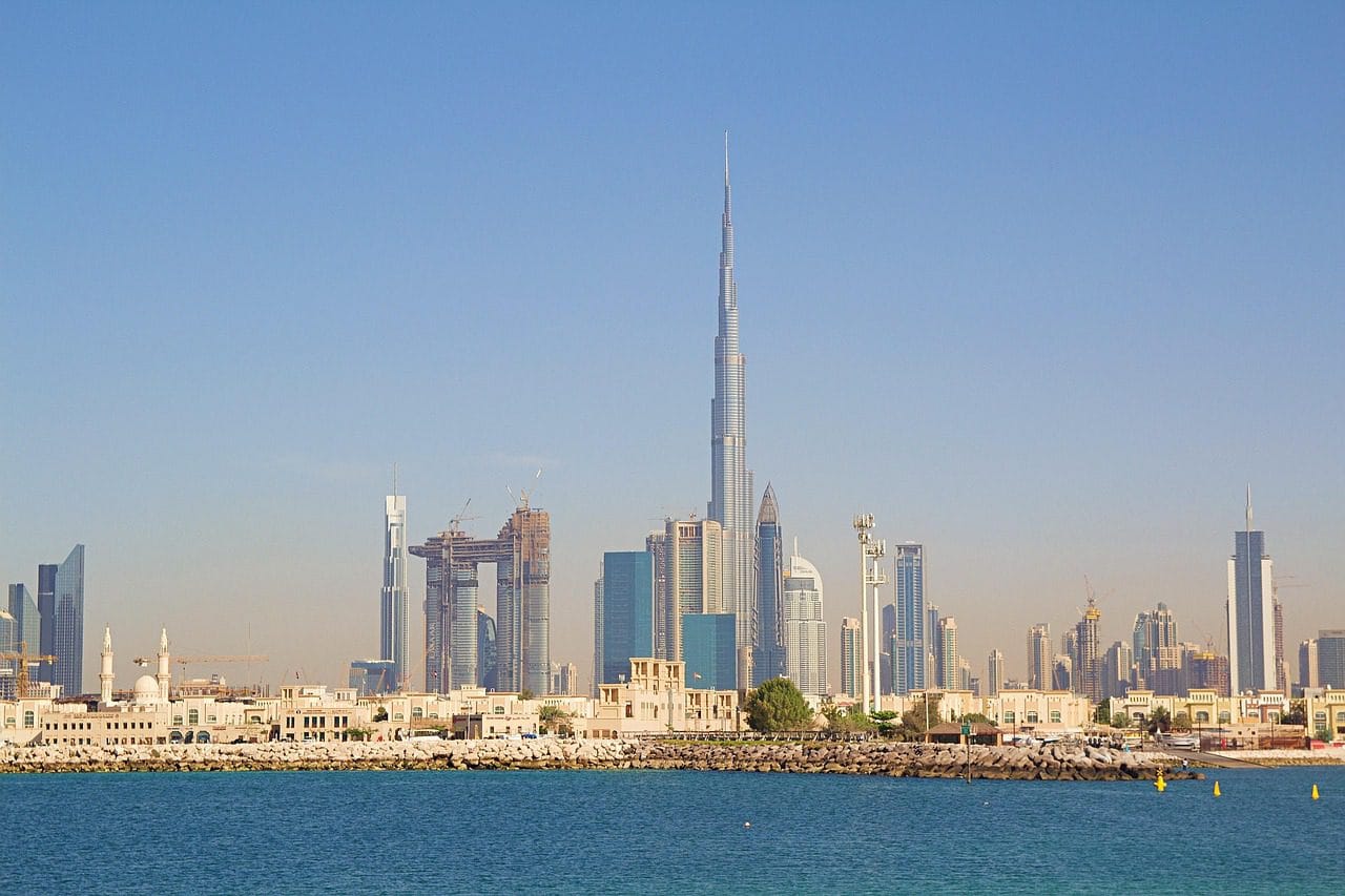 What are the best things to do in Dubai? dubai 3473582 1280